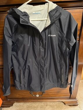 Columbia Black Hooded Packable Rain Shell